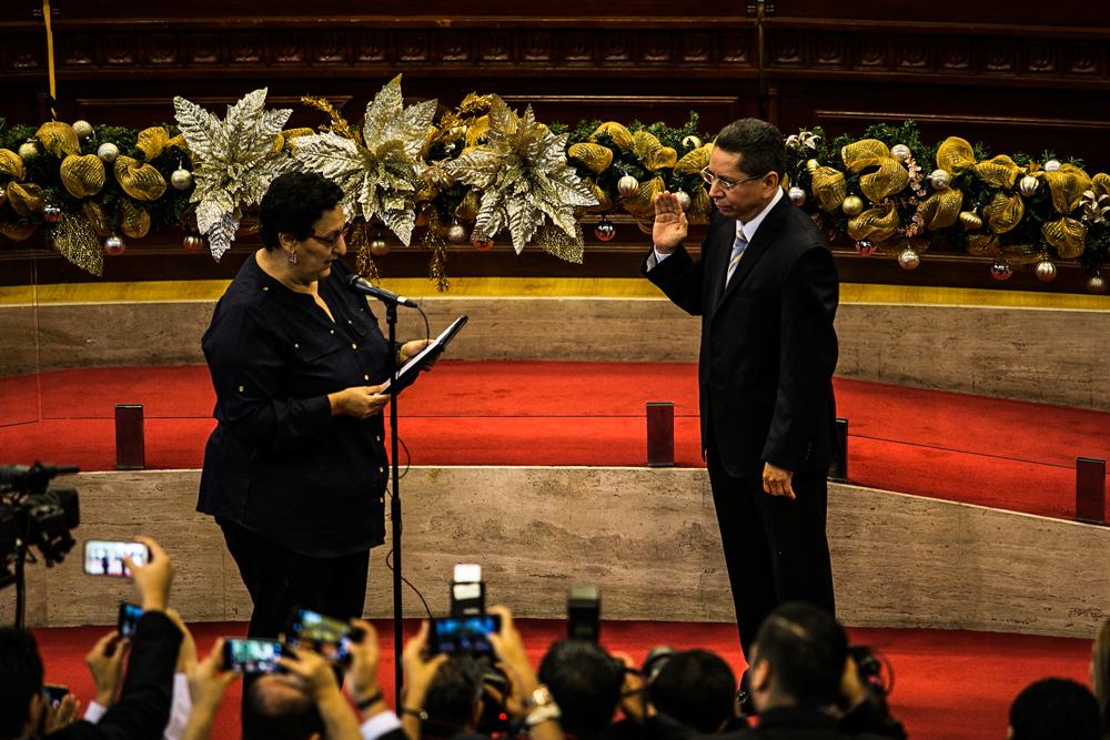 Douglas Arquímides Meléndez Ruiz se juramento este miércoles 6 de enero como Fiscal General (2016-2019) de El Salvador. Foto: Fred Ramos