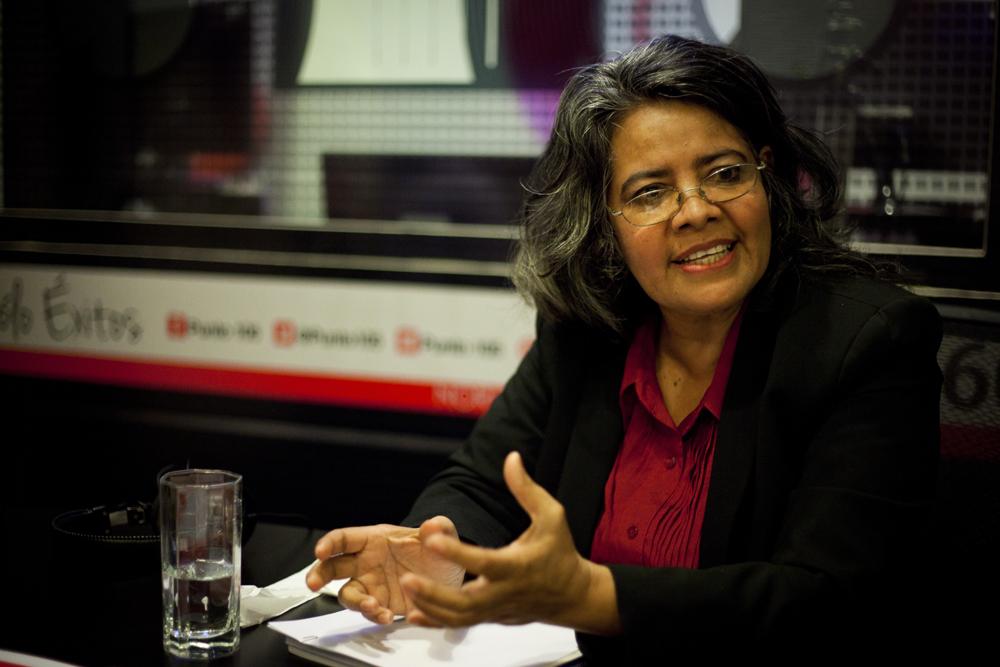 Silvia Elena Regalado inició su militancia en el FMLN a los 14 años y formó parte de la guerrilla durante el conflicto armado salvadoreño. / Foto: Víctor Peña