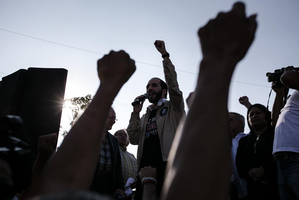 Nayib Bukele cantó junto a los asistentes la canción 