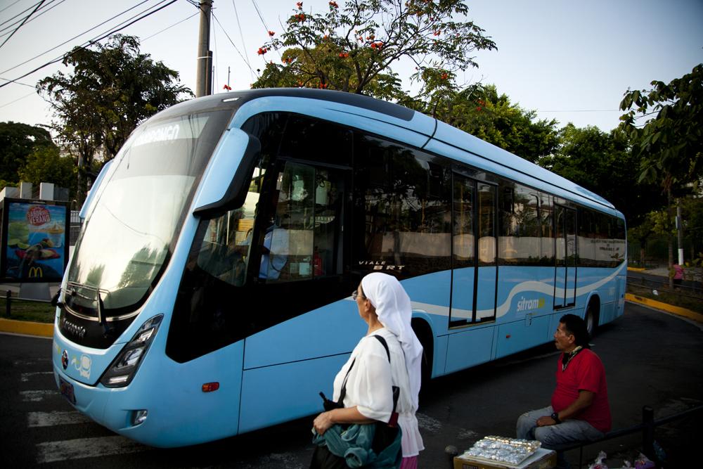 El Gobierno seleccionó a la empresa Sipago para otorgarle créditos para la compra de buses en Brasil y para seleccionar a la empresa que cobra el pasaje del Sitramss.