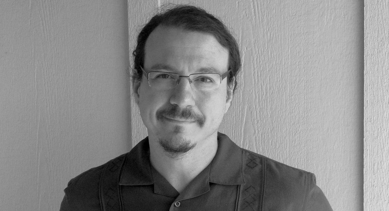 Fabricio Valdivieso es Arqueólogo y posee maestría en estudios interdisciplinarios (MA) por parte de la Universidad de British Columbia, Canadá, con especialización en el desarrollo económico y social en base al patrimonio cultural. A su vez, ha obtenido cursos especializados en Estados Unidos y Japón con relación a su campo, habiendo dirigido más de una veintena de proyectos arqueológicos y culturales. En los últimos años ha publicado en destacadas revistas internacionales en países como México y España. Dirigió el Departamento de Arqueología de CONCULTURA entre los años 2002 y 2008, y actualmente se desempeña como consultor privado y miembro experto de ICAHM-ICOMOS para Latinoamérica.