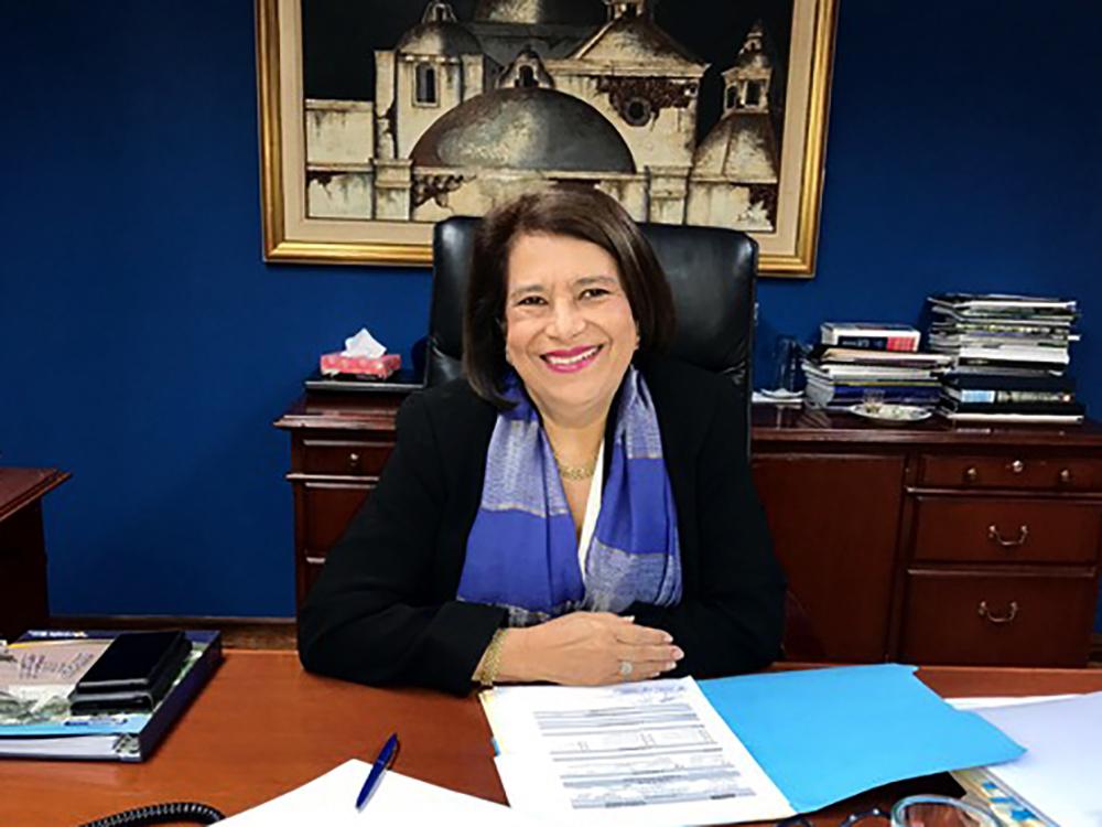 Nora Mercedes Miranda de López, presidenta del Banco Hipotecario, la institución que pretende desalojar las instalaciones del Museo Forma y sede de la Fundación Julia Díaz. Foto: Cortesía Elmer Jovel