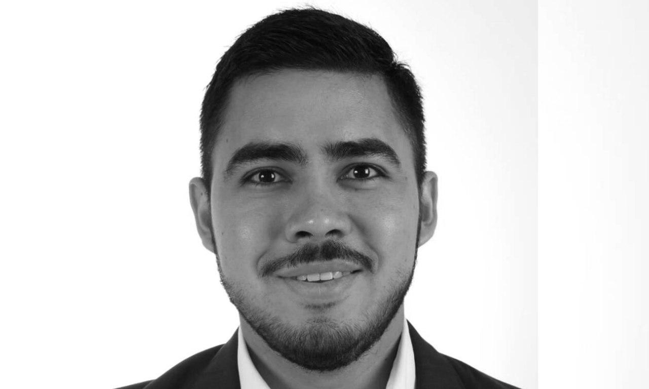 *Jaime Ayala es economista graduado de la Escuela Superior de Economía y Negocios.  Posee experiencia como consultor para agencias de cooperación internacional e implementadores. Ha colaborado como asistente de investigación en temas de sustentabilidad, prevención de violencia, desarrollo humano y diseño de propuestas para una política social transformadora en El Salvador.