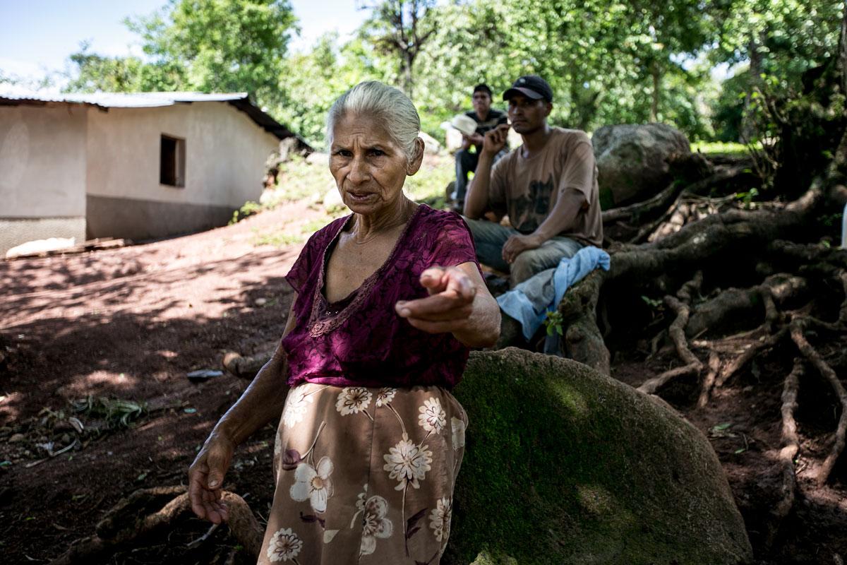 Lucila Mejía, 75 years old, lives 500 meters from the Gualcarque River. Like other residents of San Francisco de Ojuera, she thinks the Agua Zarca hydroelectric project fosters development.