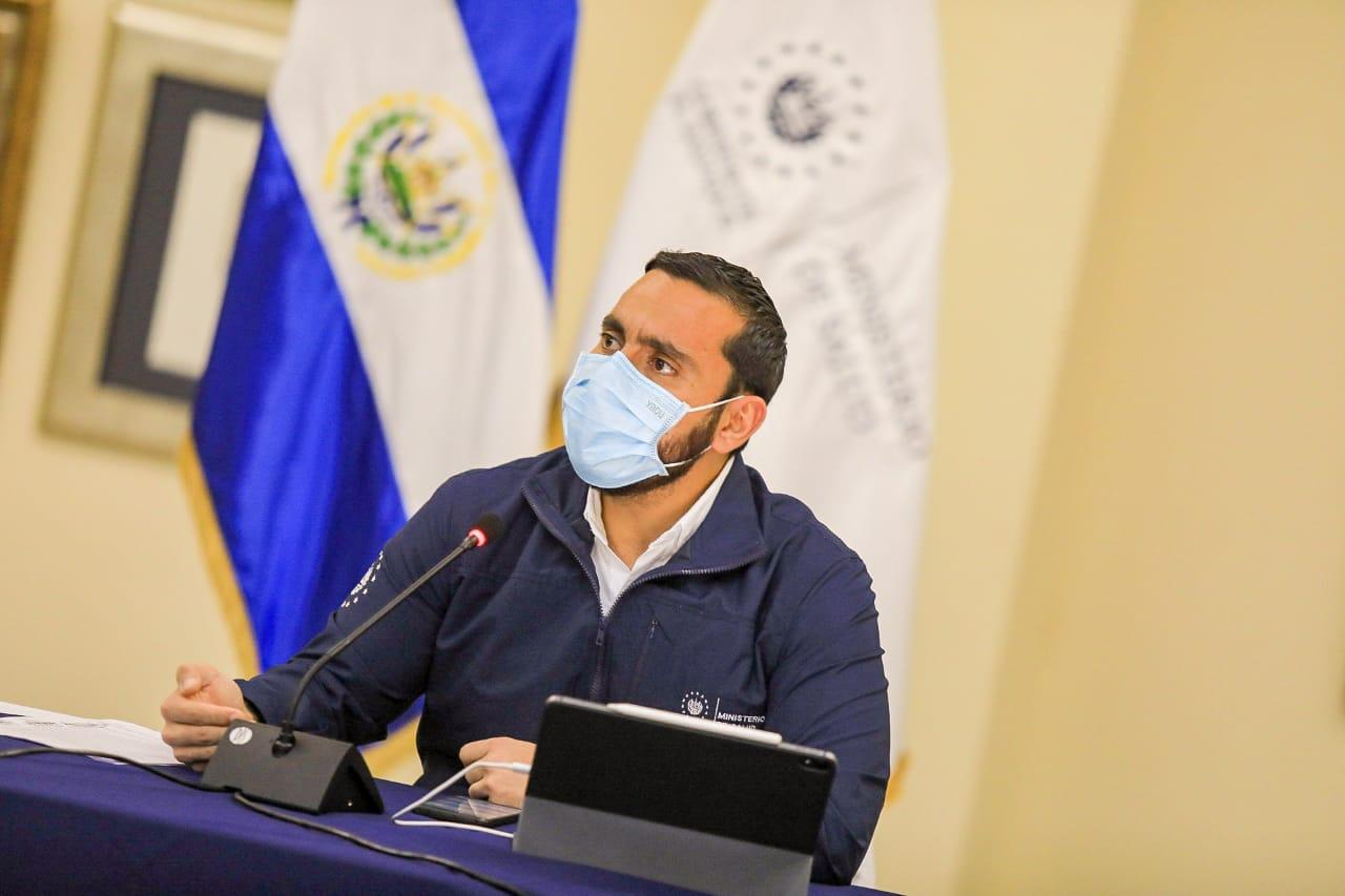 El ministro de Salud, Francisco Alabi, durante conferencia de prensa para hablar sobre los allanamientos que Fiscalía ha realizado desde el día lunes 9 de noviembre. Foto: Cortesía / Presidencia de la Rep