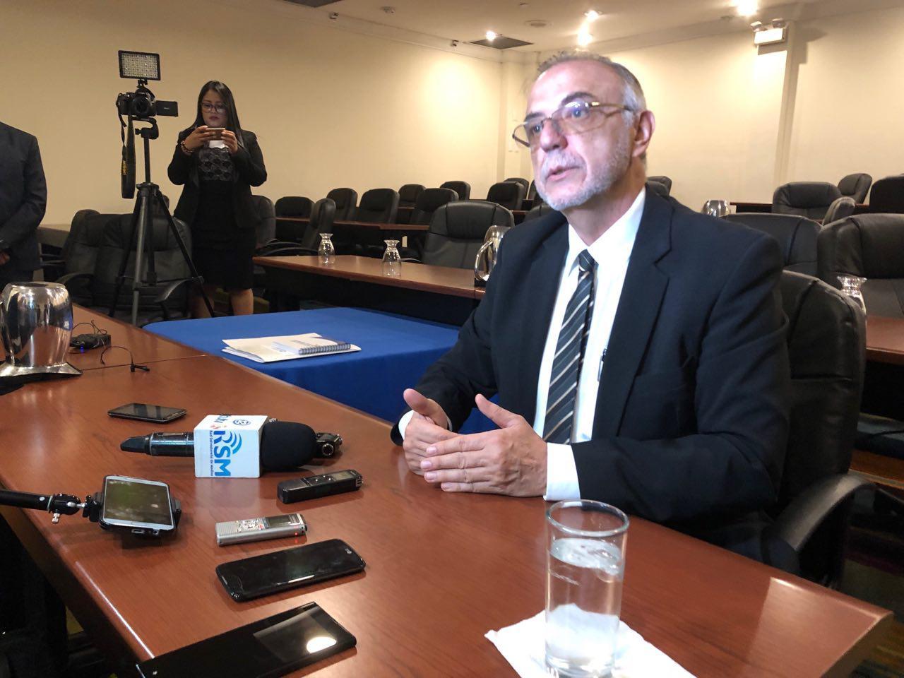 Iván Velásquez, exjefe de la Comisión Contra la Impunidad en Guatemala (CICIG), durante una conferencia de prensa en San Salvador, el 7 de diciembre de 2018. Foto de El Faro: Archivo.