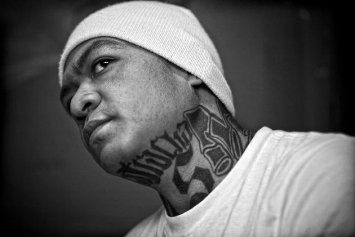 Yahir de León, "Diabólico", uno de los principales líderes de la Mara Salvatrucha en Guatemala, durante su entrevista con El Faro en la cárcel de máxima seguridad Fraijanes II. Foto: Pau Coll.