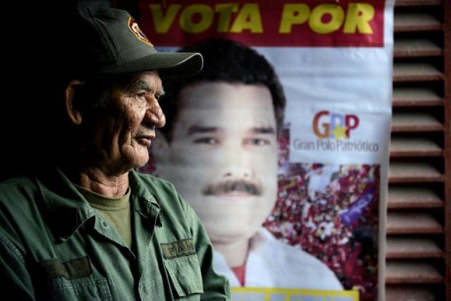 Miguel Guevara, de 73 años, integra las Milicias Bolivarianas que Hugo Chávez creó en el año 2005 en Venezuela. Foto Leo Ramírez (AFP).