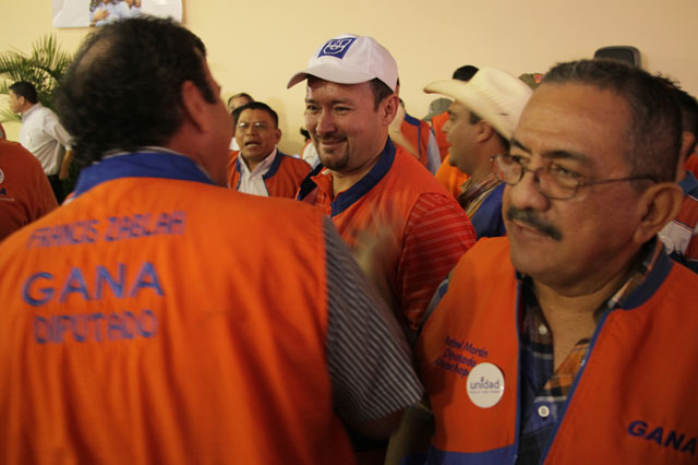 Guillermo Gallegos durante el lanzamiento de Antonio Saca como candidato a la presidencia el 25 de febrero 2013. Foto El Faro