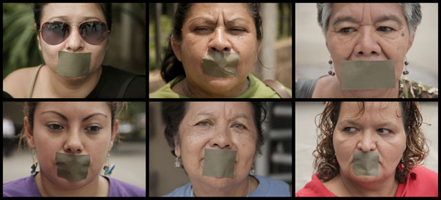 Integrantes de la oenegé salvadoreña Agrupación Ciudadana para la Despenalización del Aborto Terapéutico, Ético y Eugenésico, durante una manifestacion frente a la Corte Suprema de Justicia celebrada el 16 de abril de 2013. Foto archivo El Faro.