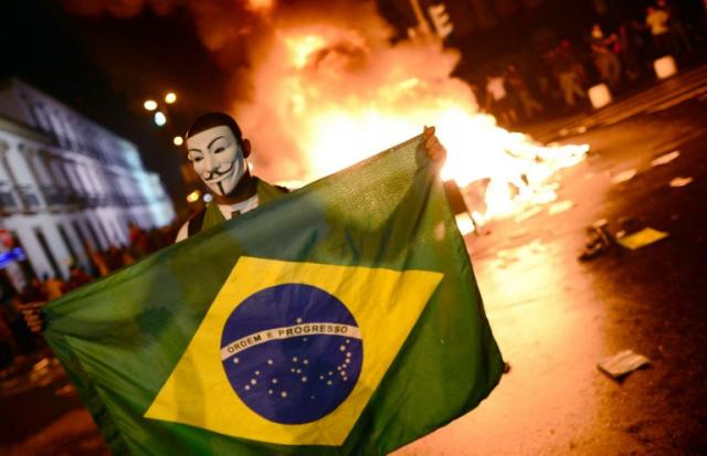 Imagen de archivo de las protestas sociales acaecidas en junio de 2013 en Río de Janeiro, en el marco de la Copa Confederaciones. Foto archivo El Faro.