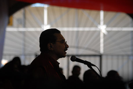 Medardo González durante la 25 convención del FMLN en diciembre de 2009. Foto Mauro Arias