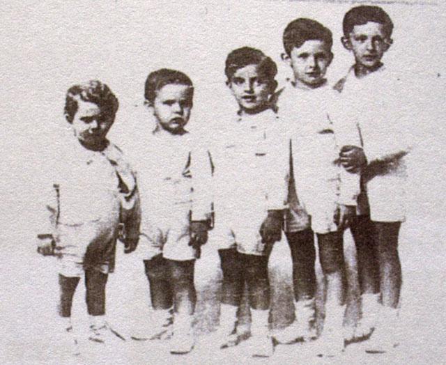 Los cinco hermanos Ellacuría. De derecha a izquierda, Luis, José, Jesús, Ignacio y Juan Antonio.