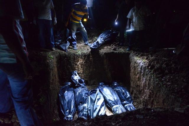 Una fosa común fue el destino de los campesinos que fueron los protagonistas de una masacre que dejó diez muertos en El Ayapal, un comunidad pobre del norte de Nicaragua. Foto Carlos Herrera (Confidencial).