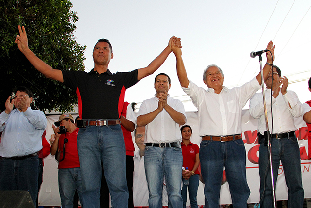 El coronel López Morales habla como el coordinador del consejo asesor del FMLN en temas de defensa y es el hombre que podría convertirse en ministro de la Defensa Nacional si Sánchez Cerén gana la elección de 2014.