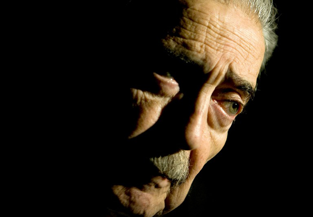 El poeta argentino Juan Gelman durante una entrevista de televisión en 2008. / Foto de Alfredo Estrella (AFP)