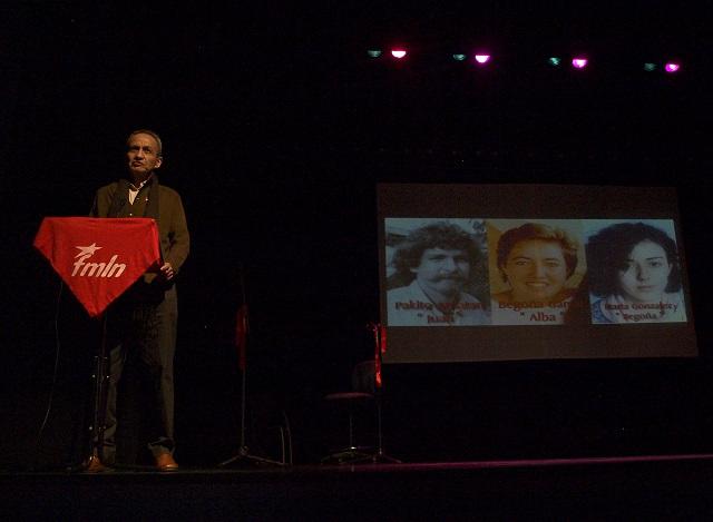 Francisco Mena Sandoval, histórico dirigente del FMLN, durante su intervención en el acto de apoyo a su partido realizado por el movimiento independentista vasco el 26 de enero en Altsasu, Euskal Herria. Foto Roberto Valencia.