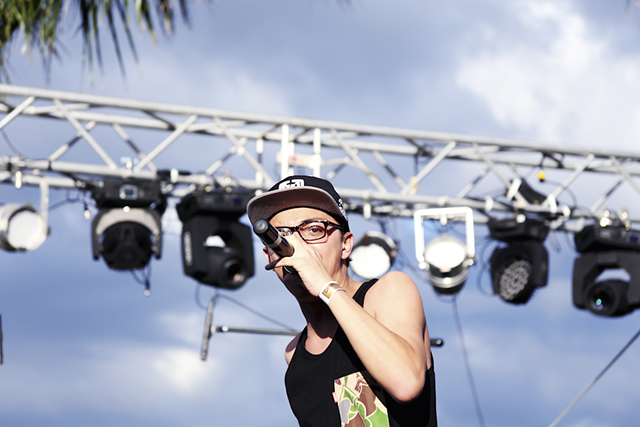 El rapero Kontra fue el que más tiempo estuvo en el escenario. Aparte de su set, acompañó a Cóctel y a los Killer Tomatoes.