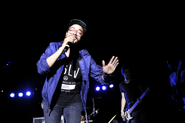 Los guatemaltecos de Cóctel se posicionaron como una de las bandas favorirtas del público del Indie Collective. Los integrantes de la banda manifestaron sentirse felices con la respuesta de los asistentes y dicen que el público salvadoreño es diferente al chapín, porque acá la gente escucha la propuesta y no solo 