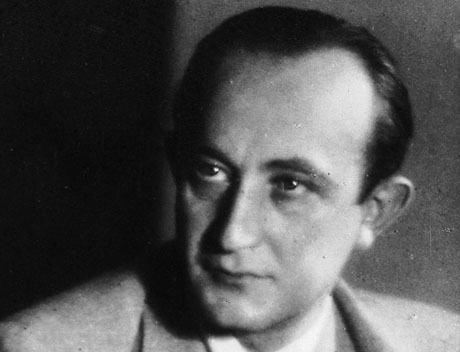 Foto sin fecha de Enrico Mandel-Mantello entregada por el Museo Estadounidense del Holocausto en Washington en febrero de 2010. Mantello, un judío nacido en Rumania, fue un diplomático que salvó a miles de judíos emitiendo y enviándoles certificados de ciudadanía salvadoreña durante la Segunda Guerra Mundial.   (Foto AP/Eric Saul)