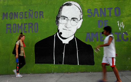 Monseñor Romero en una pared en Mejicanos. Foto Mauro Arias