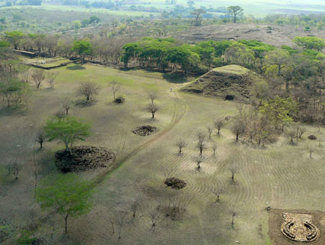 Vista general de la acrópolis de Cihuatán.