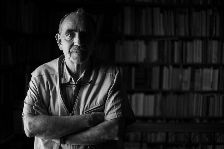 Rubén Zamora es un político de izquierdas que fue embajador de El Salvador en Estados Unidos y ante las Naciones Unidas. Miembro fundador del Frente Democrático Revolucionario y de Convergencia Democrática, fue parte del equipo negociador de la guerrilla para los Acuerdos de Paz. En 1994 fue candidato a la presidencia por la coalición CD-FMLN-MNR. /Foto El Faro: Víctor Peña