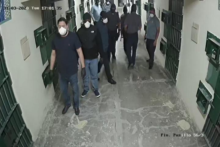 On March 31, 2020, Luna entered Zacatecoluca with four masked guests 