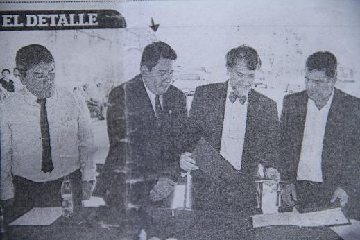Medardo Alfredo Quijano Arriola, señalado con una flecha, aparece en un acto oficial en Tepecoyo, junto al embajador de Italia Massimo Scalasi.