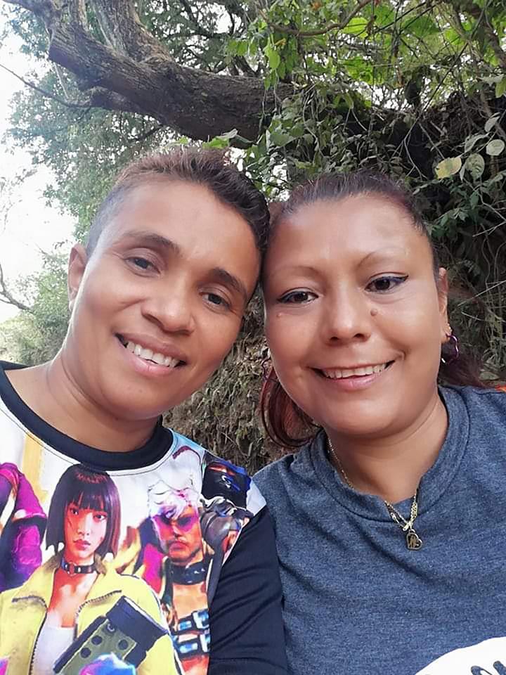 Sandra (izquierda) y Heidi fueron capturadas en abril de 2023 debido a la llamada de un vecino con el que tuvieron una discusión. Foto de El Faro: cortesía.