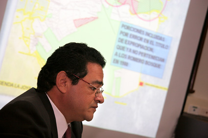 Miguel Tomás López ante la comisión de medio ambiete de la Asamble Legislativa en abril 2007. Foto El Faro