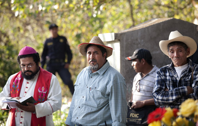 Francisco Pineda durante la conmemoración de un año de la muerte de tres ambientalistas en Cabañas. Foto El Faro