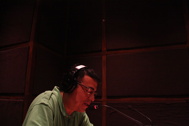 Todas las tardes dirige, desde la cabina de la radio Universidad Francisco Gavidia, el programa Club Deportivo Rock.