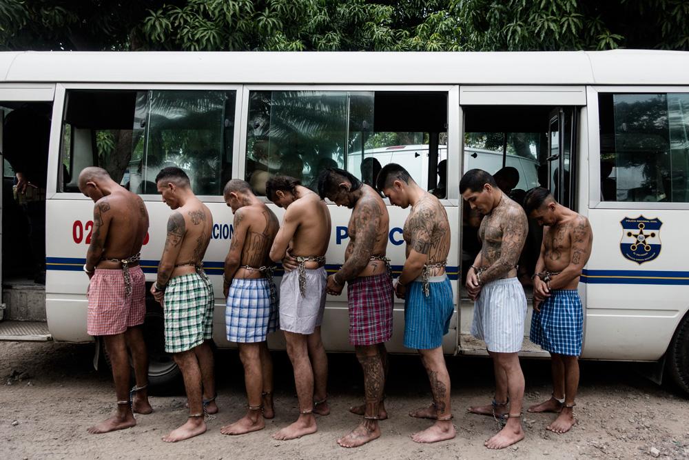 299 cabecillas de pandillas fueron trasladados a un nuevo módulo de aislamiento en el penal de Quezaltepeque. 29 de febrero 2016. Foto: Fred Ramos