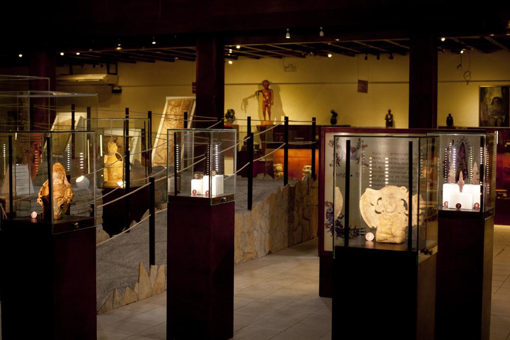 Entrada al museo de la Fundación Pablo Tesak, en donde se exhiben 425 piezas de 800 que conforman la colección. 