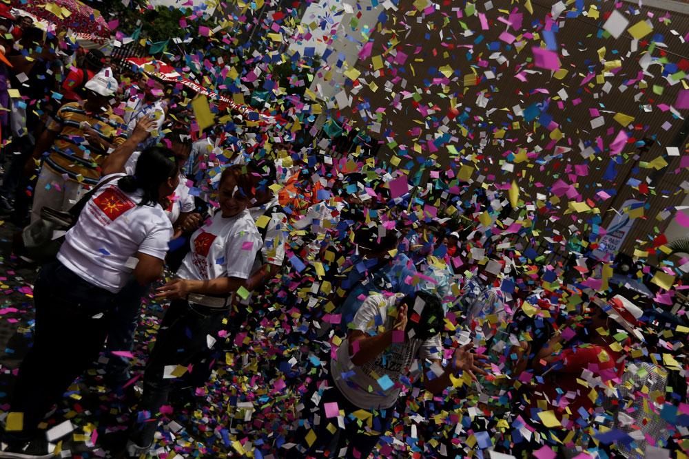 Durante el mitin de celebración de los dos años hubo música popular en vivo. El secretario general del FMLN, Medardo González, dijo en su discurso que la idea de organizar esta actividad, a la que fueron obligados a acudir empleados de diversas instituciones estatales, fue de la Comisión Política efemelenista.