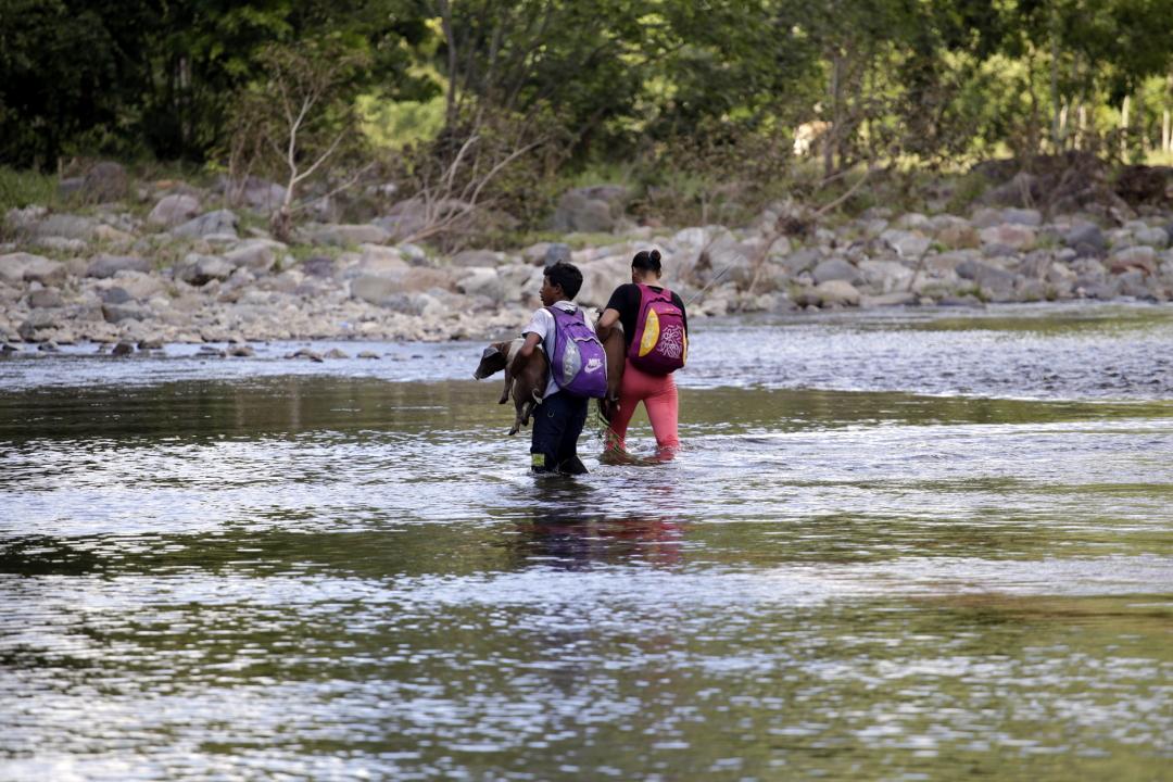 Two kids cross the San Pedro River close to the Mafalda community, in the heart of the Carlos Escaleras National Park. Photo: Martín Cálix