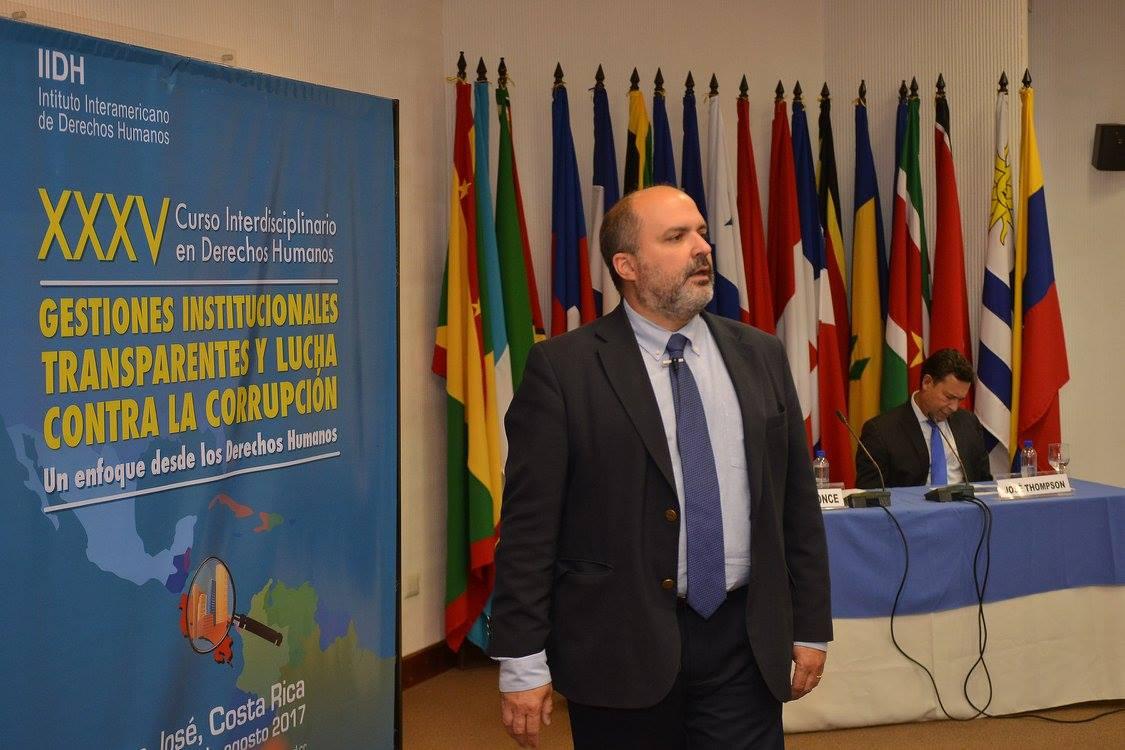 Carlos Ponce, director para Latinoamérica de Freedom House, durante una ponencia en el XXXV Curso Interdisciplinario en Derechos Humanos, en San José, Costa Rica, el pasado 29 de agosto. Foto: cortesía IIDH.