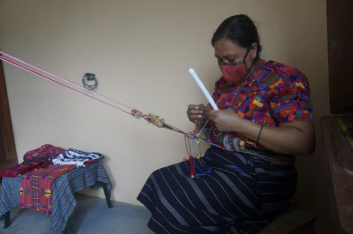 Marta Julia Puac, 42, a weaver from Santiago, Sacatepéquez and member of the municipality’s weavers' network. Photo: Sabas Espinoza/Plaza Pública