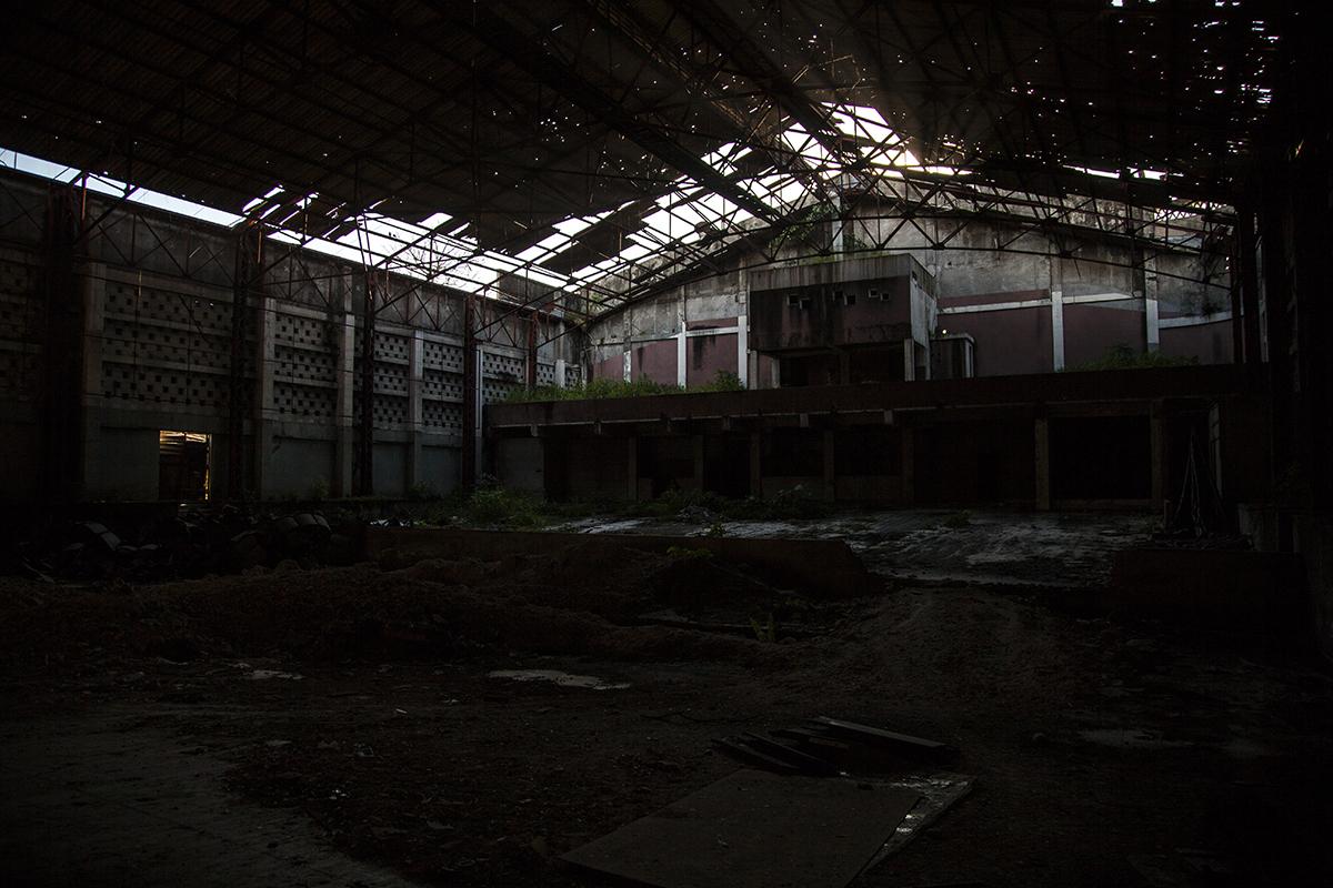 Las instalaciones del excine Libertad son un salón vacío, que ha sido desalojado y que durante los últimos años ha pasado en el abandono./Foto El Faro: Víctor Peña