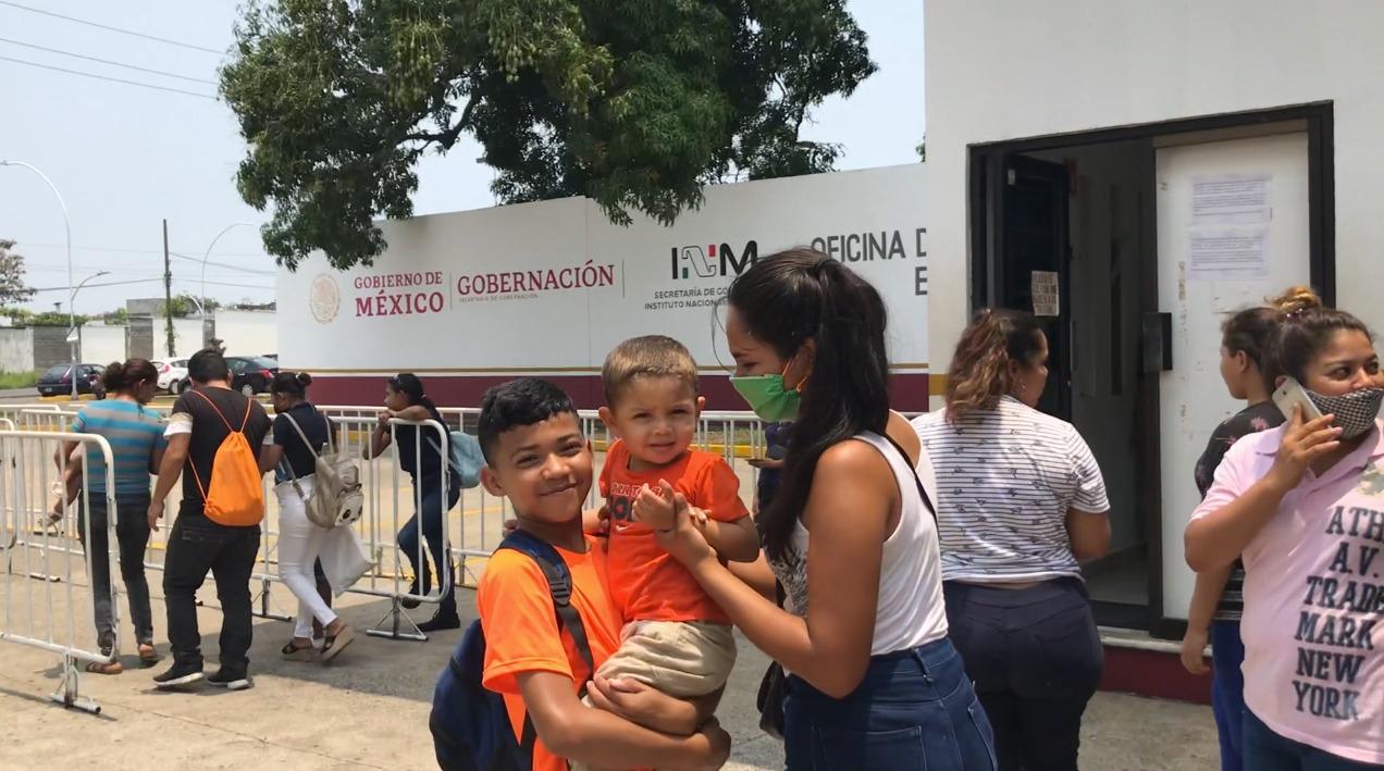 Caption: Women and children stand firm in their plans to migrate north. The pandemic is but a temporary setback. Photo: Ángeles Mariscal