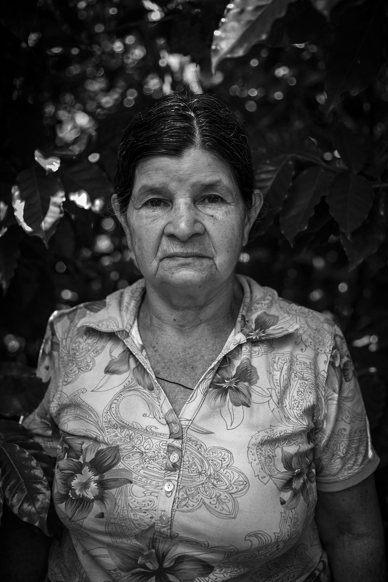 Julia Ayala was born on February 21, 1948. “It was huge, the crossing of the Lempa,” she says. She still remembers the noise of the planes and the “brutality of bullets.” Julia’s eyes fill with tears as she remembers: “In Los Hernández, in Honduras, when the people arrived they were naked and covered in blood.” 