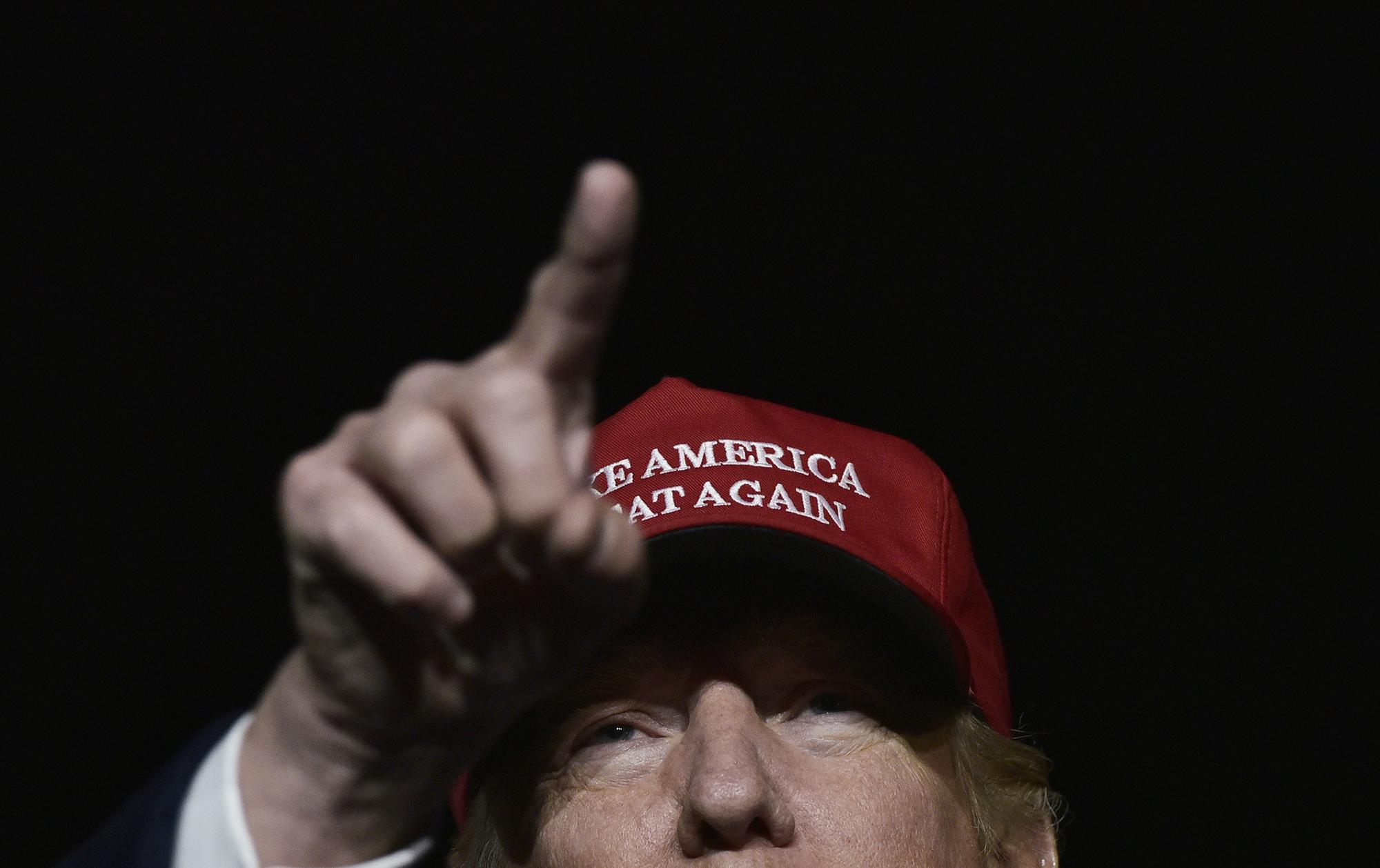 El entonces candidato republicano a la presidencia de Estados Unidos Donald Trump durante un mitin en Moon Township, Pennsylvania el 6 de noviembre, 2016. AFP / Mandel NGAN