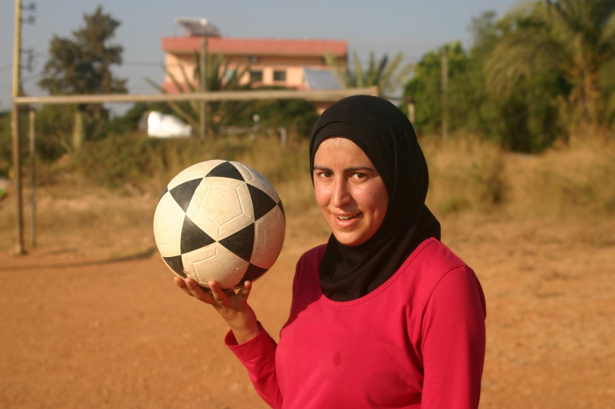 Safa Kourhani juega fútbol en Líbano, país árabe en el que las mujeres se enfrentan al rechazo social por el simple hecho de practicar deporte. Foto Vanessa Londoño.