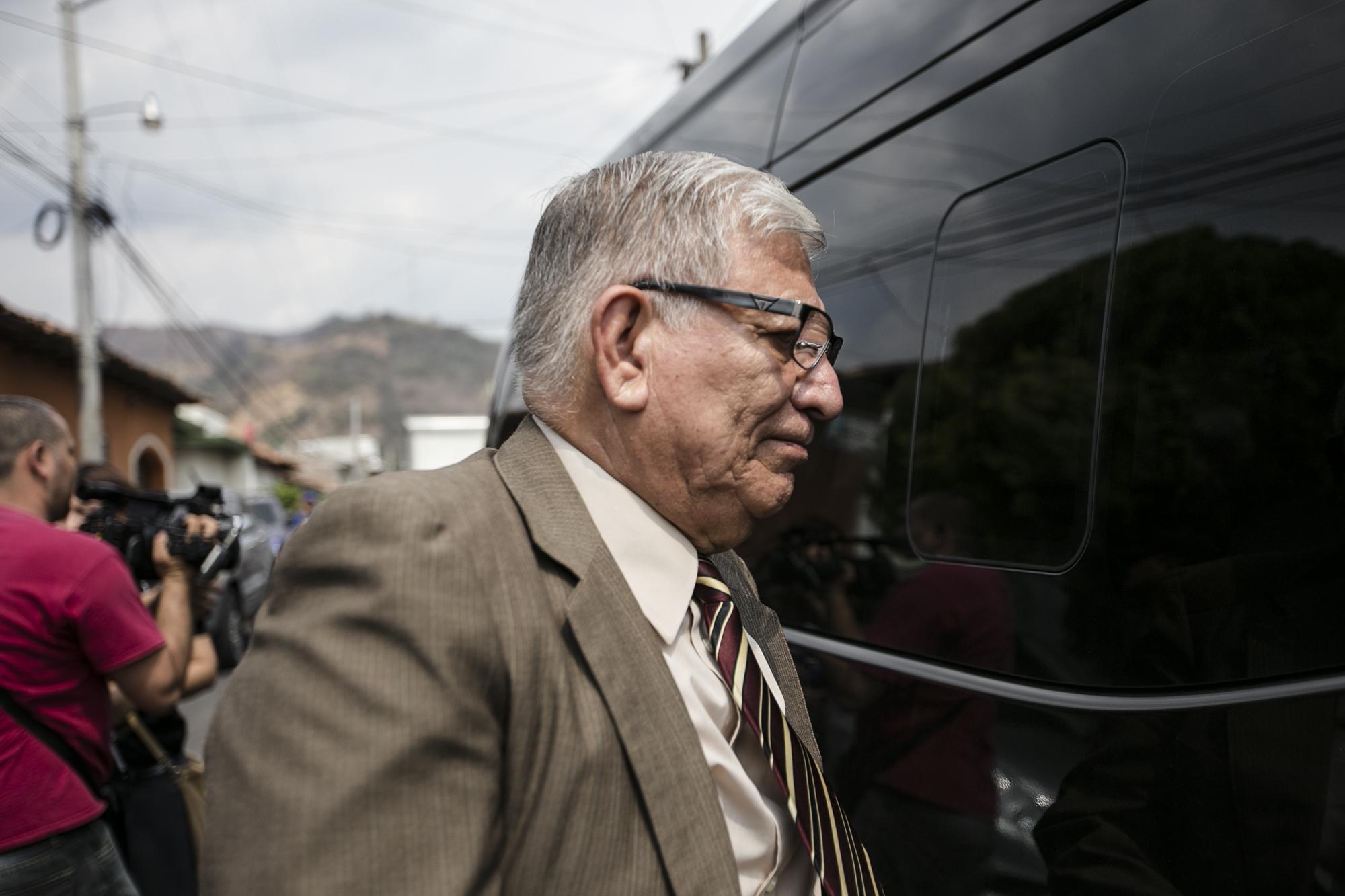 El coronel retirado Natividad Jesús Cáceres al momento de retirase del juzgado de Gotera. Foto: Fred Ramos