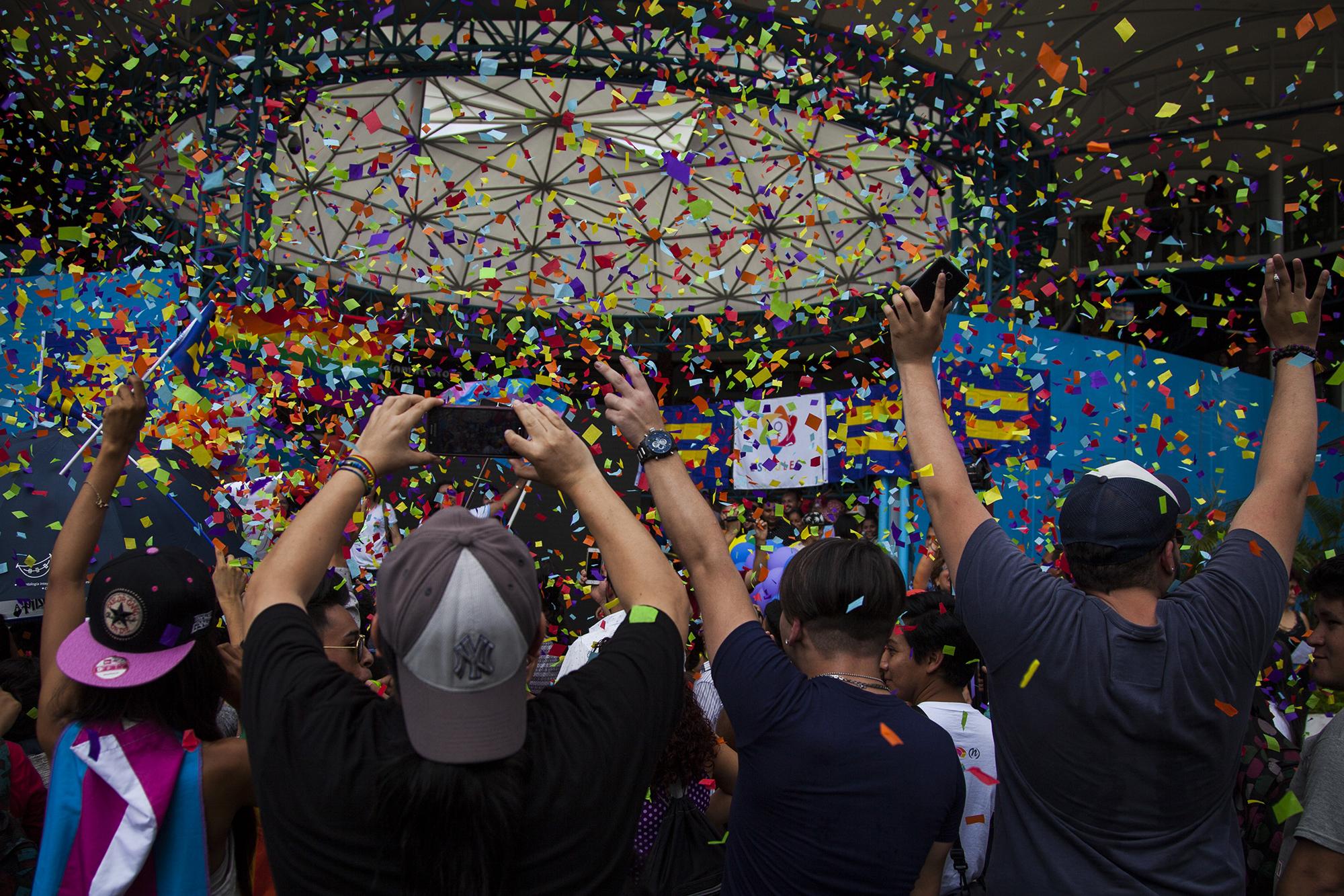 Activistas celebran los 21 años del Orgullo Gay, durante la marcha 2017, que se desarrolló el pasado 24 de junio. Foto: Víctor Peña