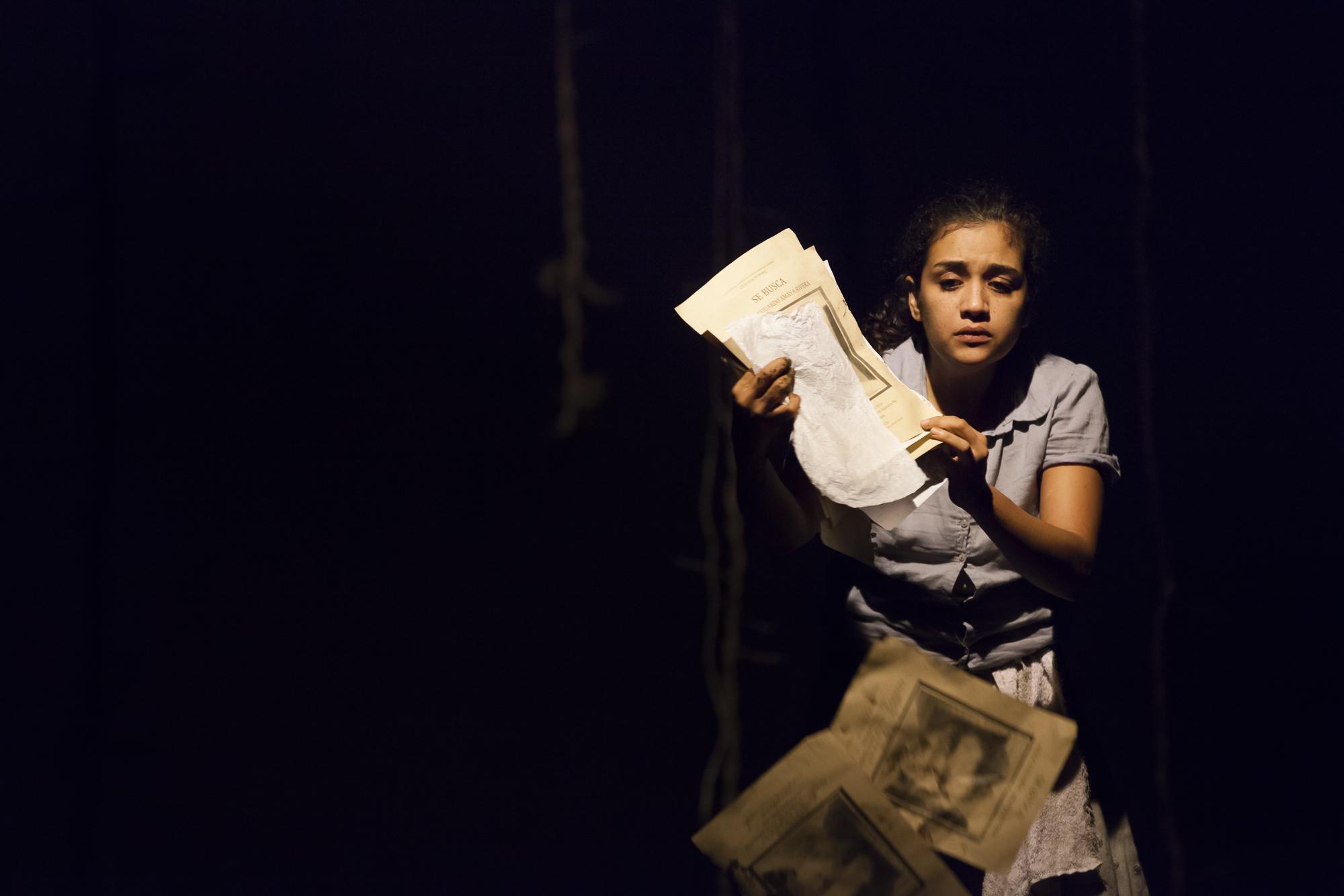 Alejandra Nolasco interpreta Los Ausentes. Foto: cortesía de René Figueroa.