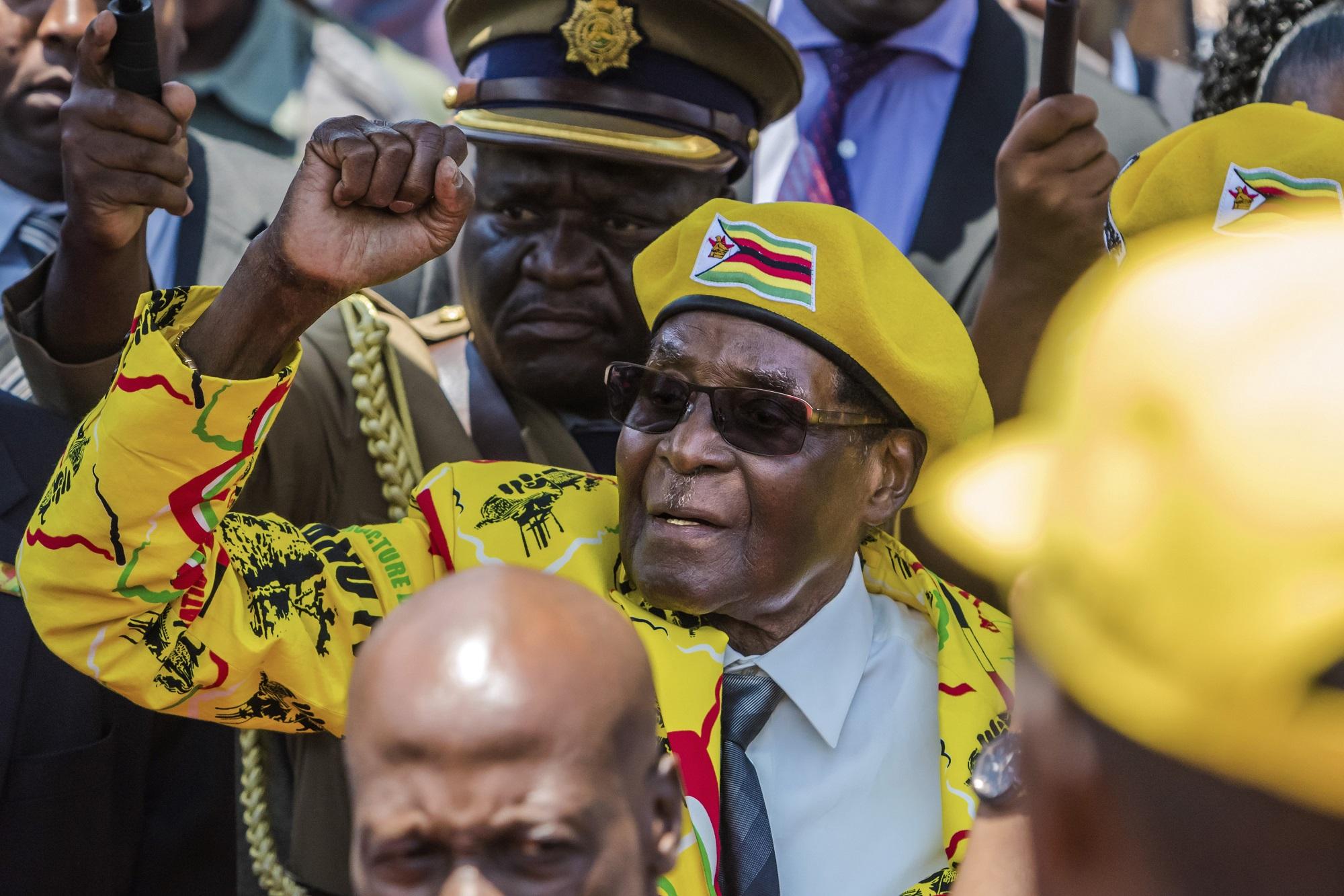 Robert Mugabe, presidente de Zimbabue entre 1980 y 2017. Foto Jekesai Njikizana (AFP).