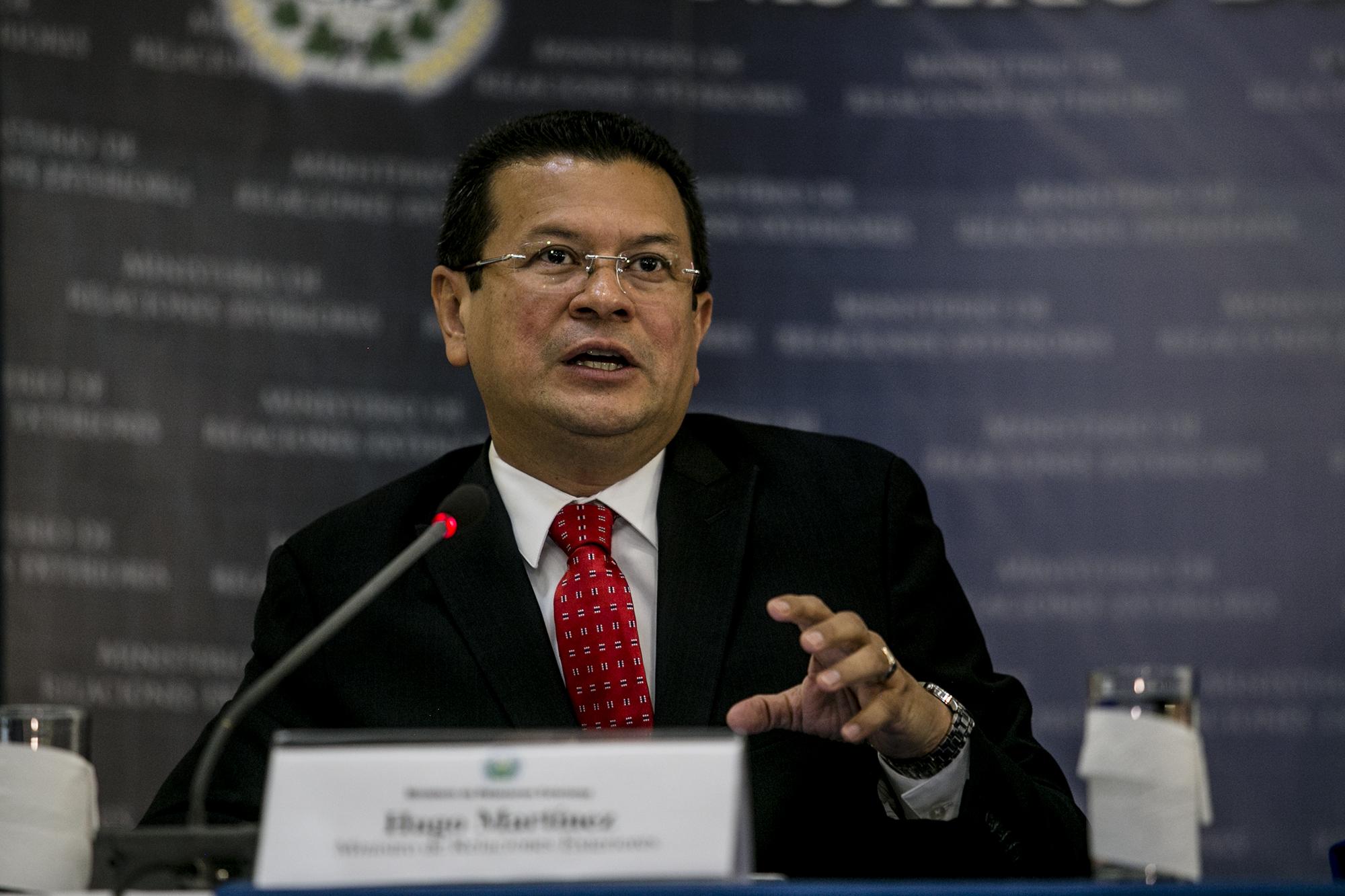 El canciller Hugo Martínez durante la conferencia sobre la decisión de Estados Unidos de cancelar el TPS, el 8 de enero de 2017. Foto de El Faro, por: Fred Ramos