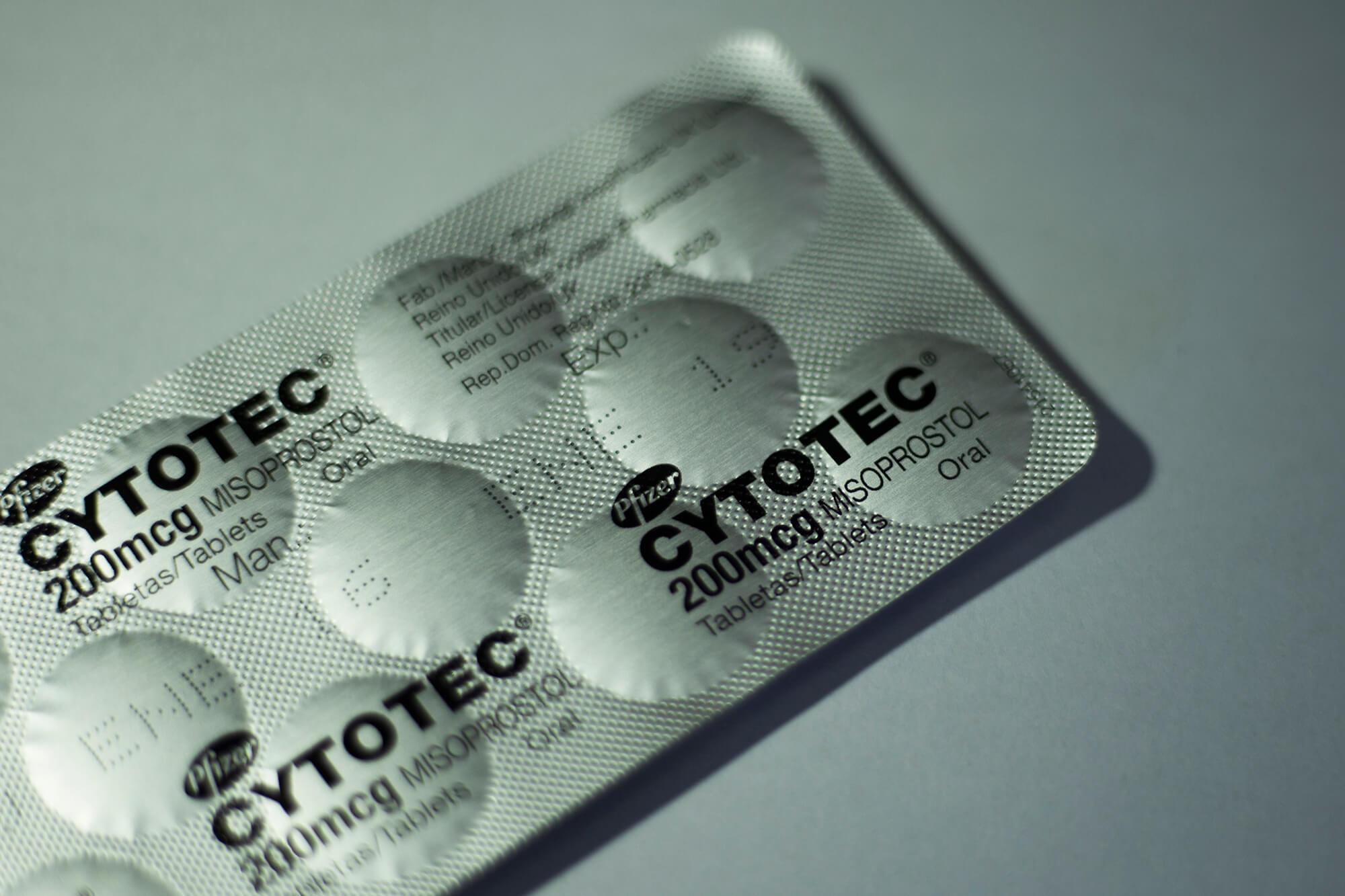 El misoprostol es el método que más utilizan las mujeres que se practican un aborto de manera clandestina. Un producto que el Ministerio de Salud compra a precios que van de los $ 0.15 a $ 0.30 por unidad. En el mercado negro, una pastilla puede alcanzar los 30 dólares. 